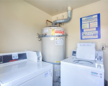 1085 W Sierra Madre - Photo Thumbnail 25