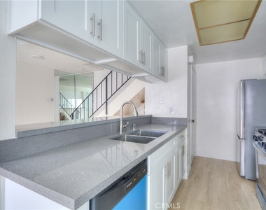 1085 W Sierra Madre - Photo Thumbnail 8