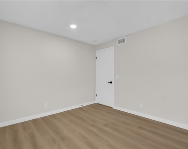 1242 Sultan Circle - Photo Thumbnail 28
