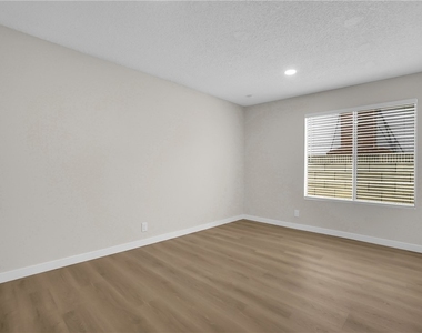 1242 Sultan Circle - Photo Thumbnail 25