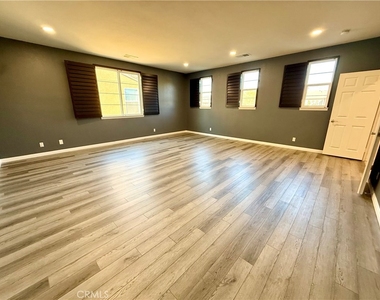 34413 Waltham Place - Photo Thumbnail 12