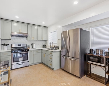 420 W Graves Avenue - Photo Thumbnail 1