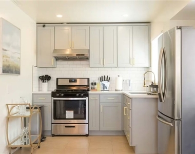 420 W Graves Avenue - Photo Thumbnail 2