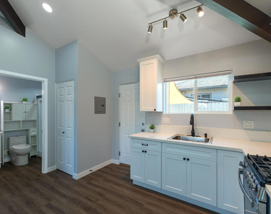 506 E Hemlock Street - Photo Thumbnail 4