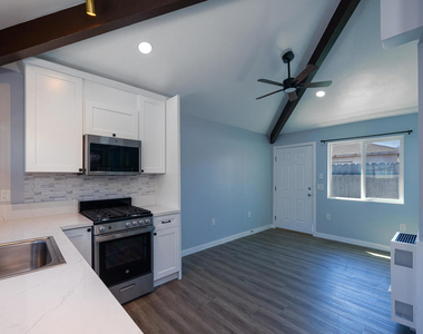 506 E Hemlock Street - Photo Thumbnail 2