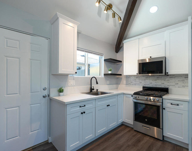 506 E Hemlock Street - Photo Thumbnail 8