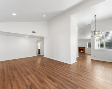 868 Duvall Avenue - Photo Thumbnail 3