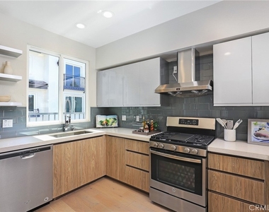 15 Brookline Way - Photo Thumbnail 14