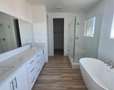 2860 Sapphire Road - Photo Thumbnail 12