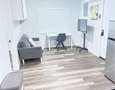 1003 Elsberry - Photo Thumbnail 4