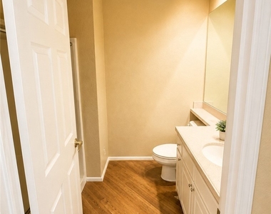 5371 Orange Grove Avenue - Photo Thumbnail 8