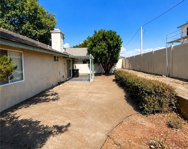 5371 Orange Grove Avenue - Photo Thumbnail 5
