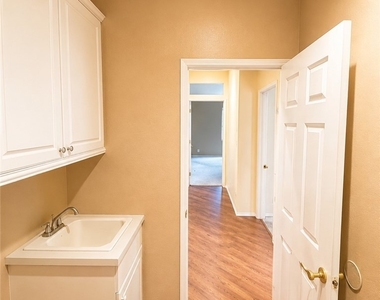 5371 Orange Grove Avenue - Photo Thumbnail 11