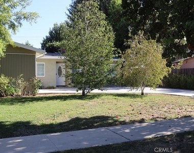 22942 Leadwell - Photo Thumbnail 8