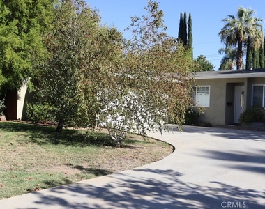 22942 Leadwell - Photo Thumbnail 10