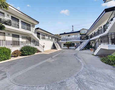1601 College View Drive - Photo Thumbnail 4