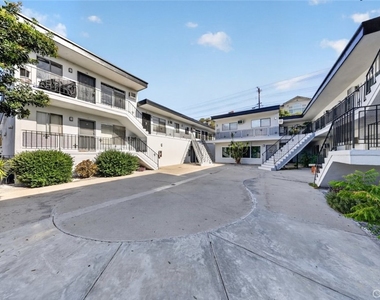 1601 College View Drive - Photo Thumbnail 1