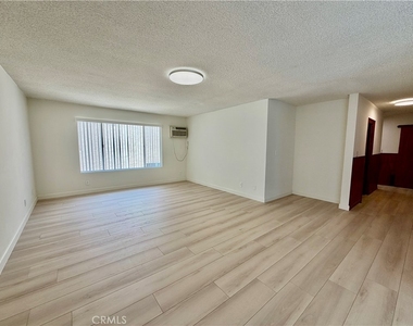 1344 N Martel Avenue - Photo Thumbnail 2