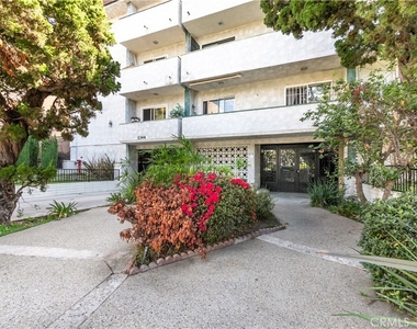 1344 N Martel Avenue - Photo Thumbnail 18