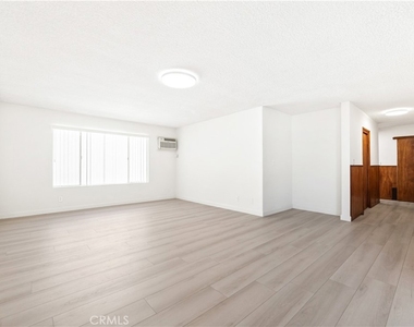1344 N Martel Avenue - Photo Thumbnail 8