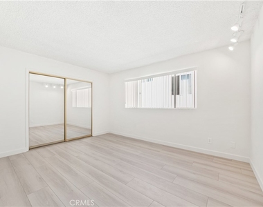 1344 N Martel Avenue - Photo Thumbnail 12