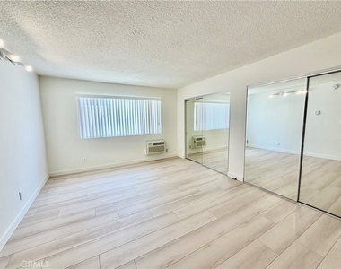 1344 N Martel Avenue - Photo Thumbnail 10