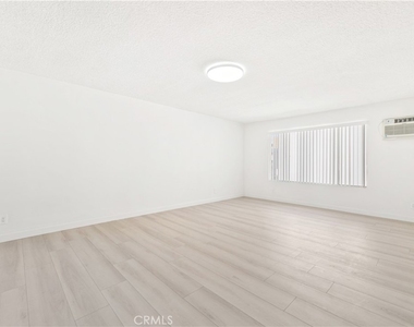 1344 N Martel Avenue - Photo Thumbnail 11