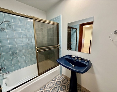 1344 N Martel Avenue - Photo Thumbnail 6