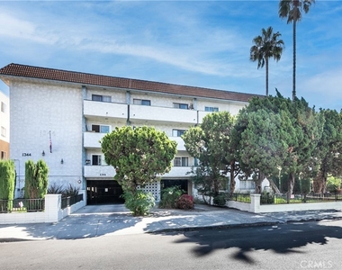 1344 N Martel Avenue - Photo Thumbnail 19