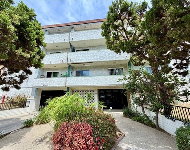 1344 N Martel Avenue - Photo Thumbnail 16
