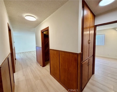 1344 N Martel Avenue - Photo Thumbnail 5