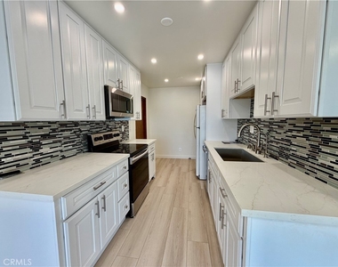 1344 N Martel Avenue - Photo Thumbnail 1