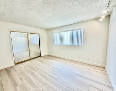 1344 N Martel Avenue - Photo Thumbnail 8