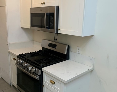 1145 S New Hampshire - Photo Thumbnail 4