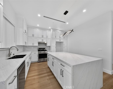 7942 Ethel Avenue - Photo Thumbnail 17
