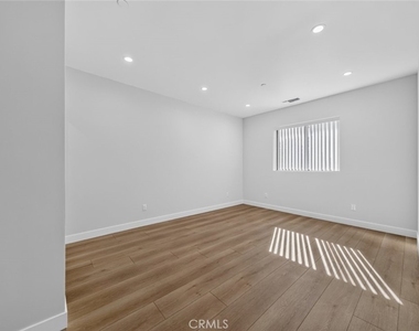 7942 Ethel Avenue - Photo Thumbnail 6