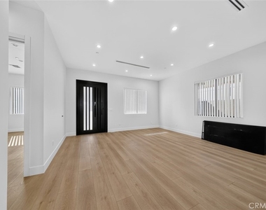 7942 Ethel Avenue - Photo Thumbnail 2