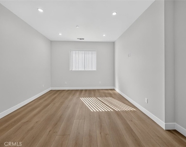 7942 Ethel Avenue - Photo Thumbnail 7