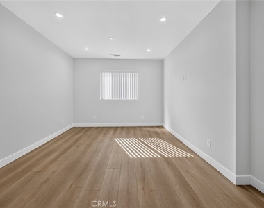 7942 Ethel Avenue - Photo Thumbnail 8