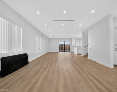 7942 Ethel Avenue - Photo Thumbnail 11