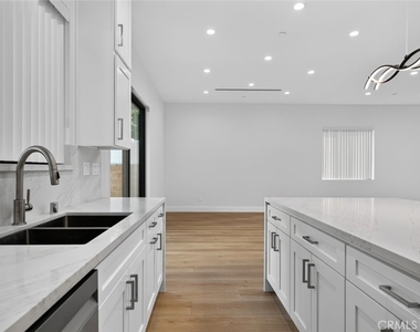 7940 Ethel Avenue - Photo Thumbnail 20