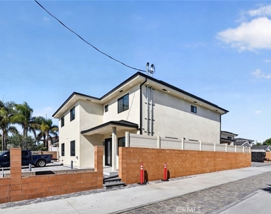 7940 Ethel Avenue - Photo Thumbnail 6