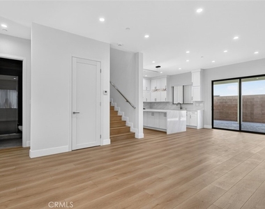7940 Ethel Avenue - Photo Thumbnail 8