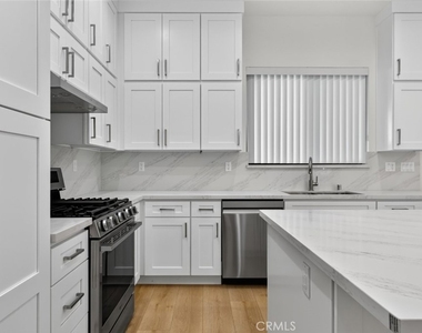 7940 Ethel Avenue - Photo Thumbnail 16