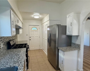 1016 W Avenue J14 - Photo Thumbnail 3