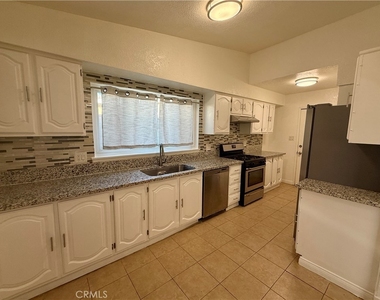 1016 W Avenue J14 - Photo Thumbnail 2
