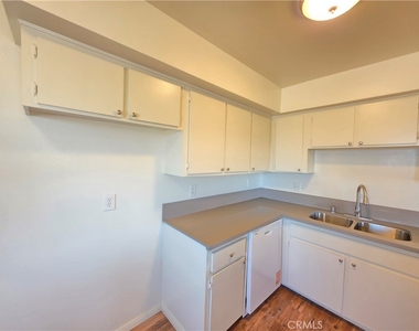 8342 Columbine Avenue - Photo Thumbnail 4