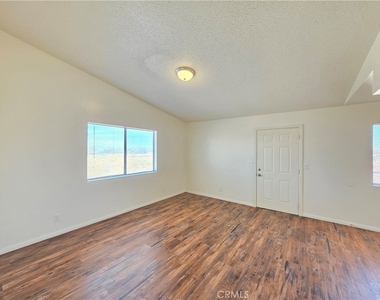 8342 Columbine Avenue - Photo Thumbnail 10