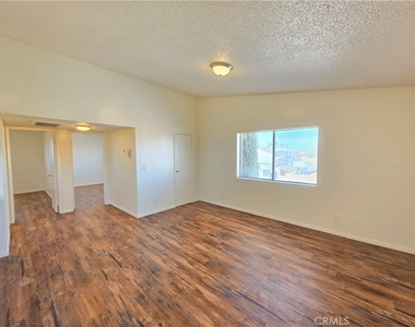 8342 Columbine Avenue - Photo Thumbnail 6