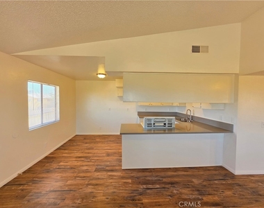 8342 Columbine Avenue - Photo Thumbnail 5